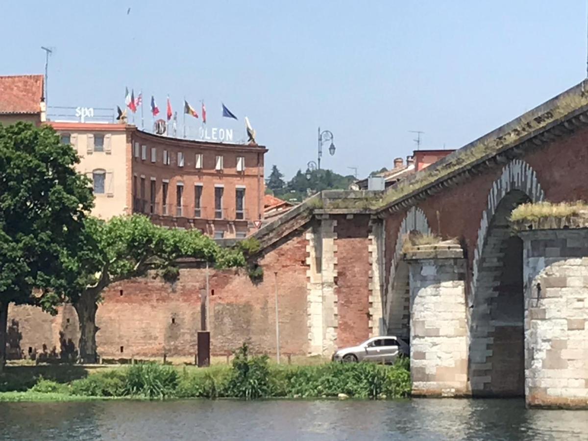 Hôtel Restaurant Le Pont Napoléon Moissac Exterior foto